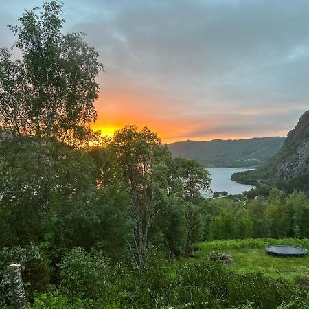 Stille Og Fredelig Ved Fjord Og Fjell Valsoybotn Екстер'єр фото